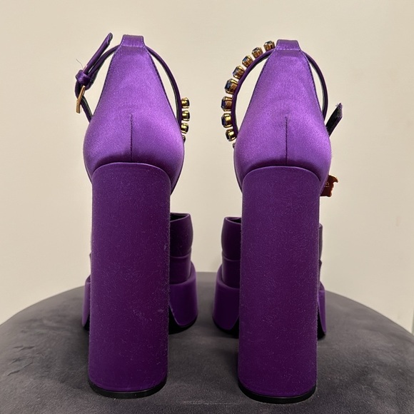 Versace Medusa Aevitas Platform Pump - Picture 5 of 14